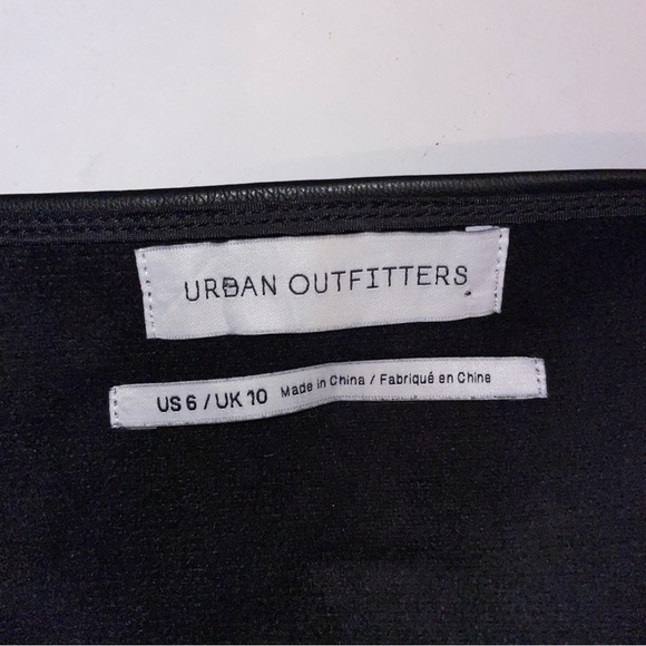Urban Outfitters dress faux leather snap closure jumper black size 6 - Picture 6 of 7